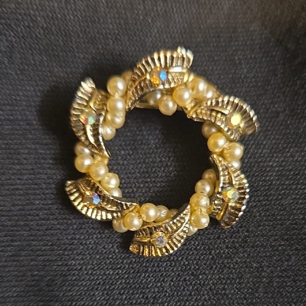 Vintage Wreath Brooch Iridescent Stones  String Of Faux Pearls Goldtone Leaves